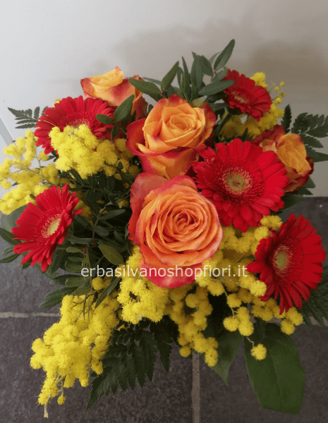 Mazzo misto con mimosa
