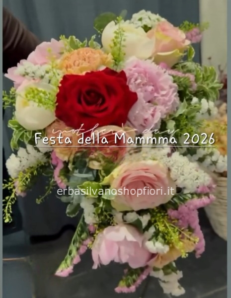 Bouquet in struttura a forma di cuore